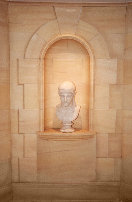 Trompe l'oeil with a plaster mask of Dante - Galerie Kugel